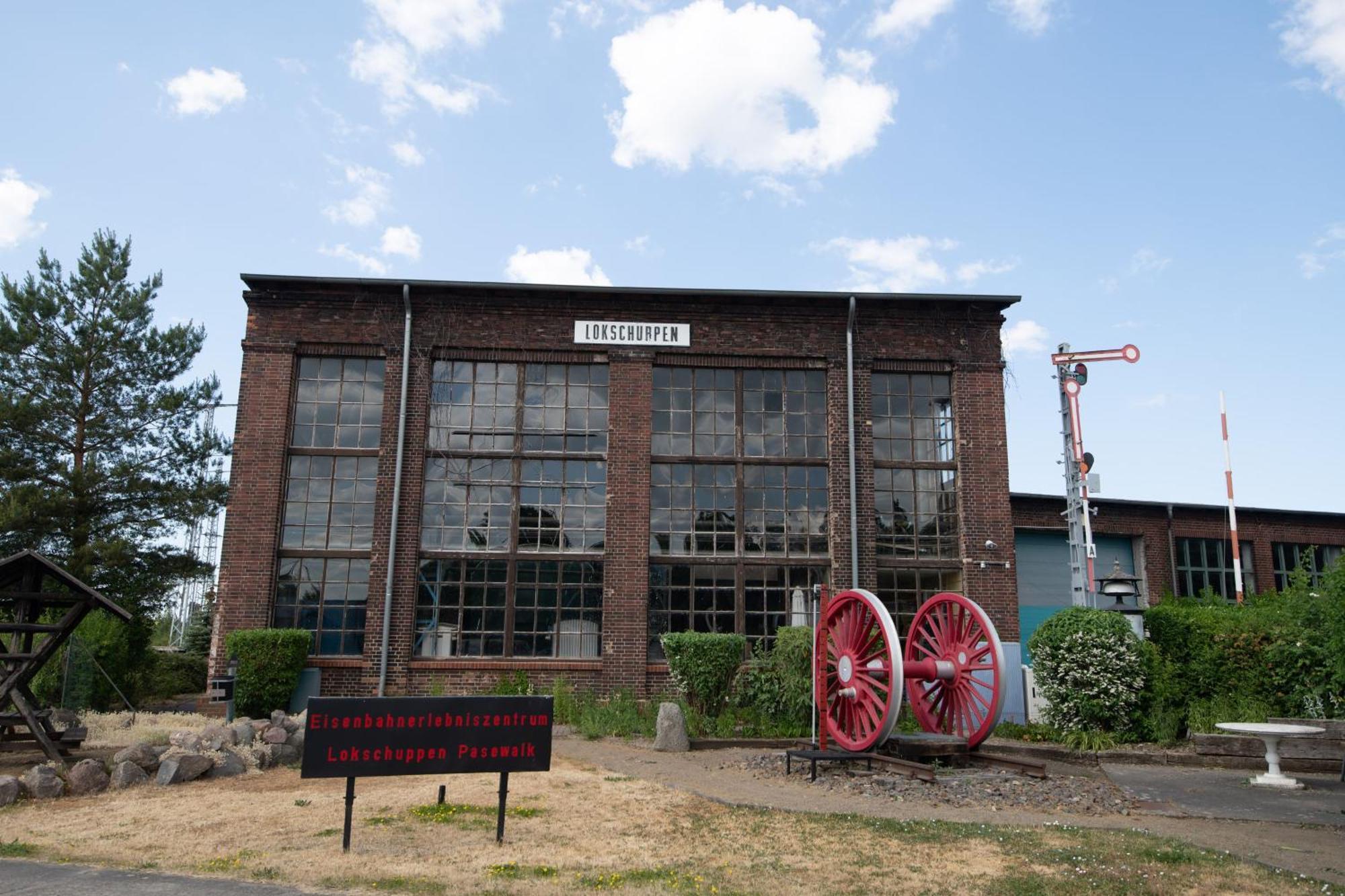 Lokschuppen Pasewalk- Gaestehaus Lokschuppen Buitenkant foto