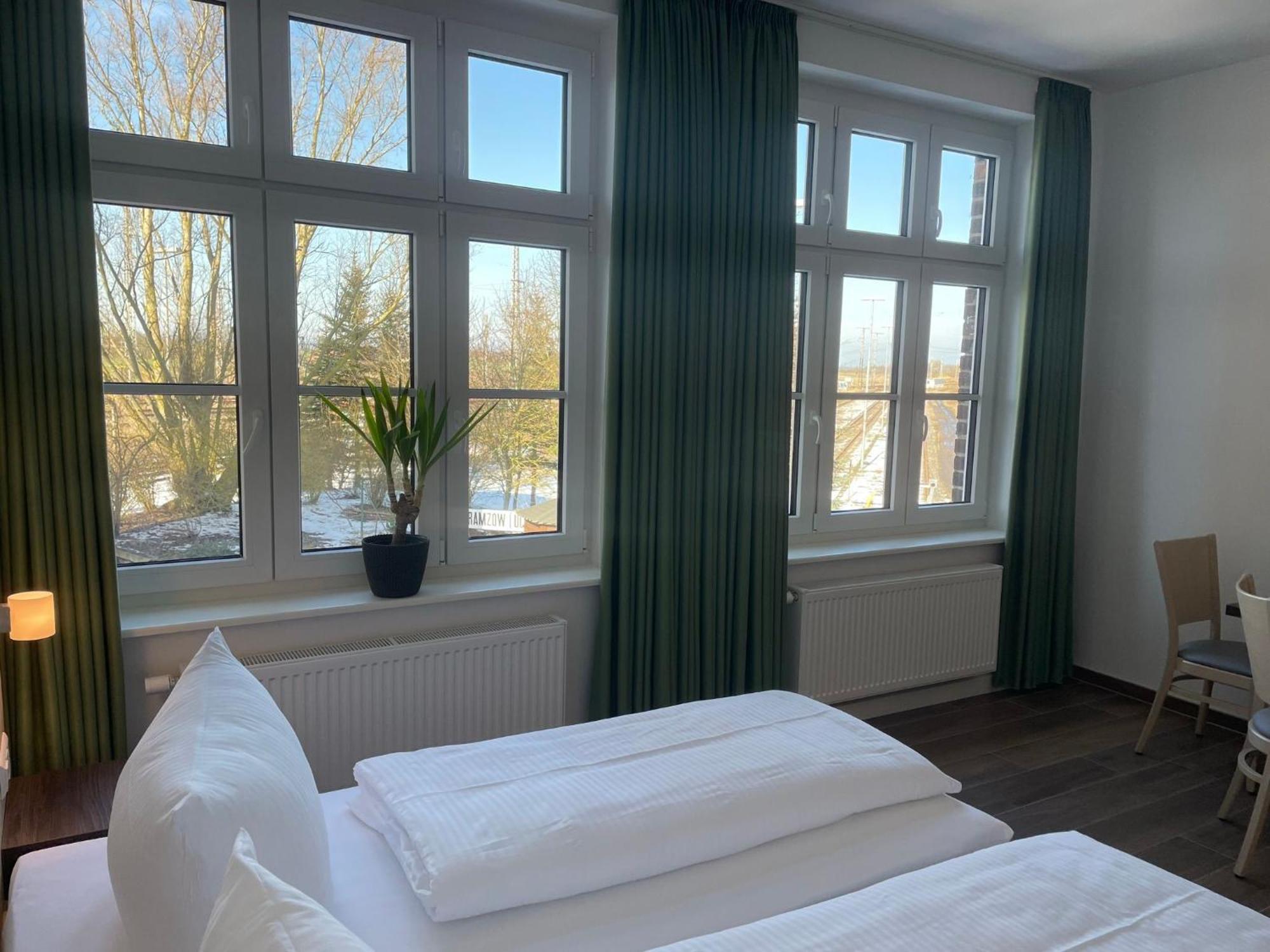 Lokschuppen Pasewalk- Gaestehaus Lokschuppen Buitenkant foto