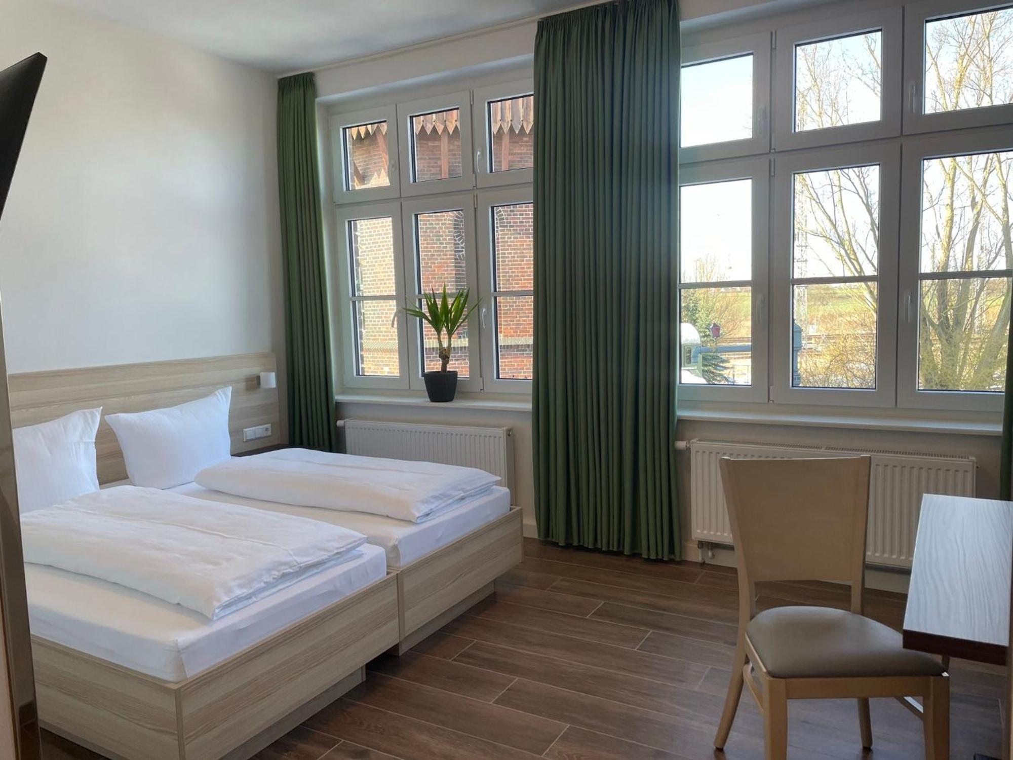 Lokschuppen Pasewalk- Gaestehaus Lokschuppen Buitenkant foto